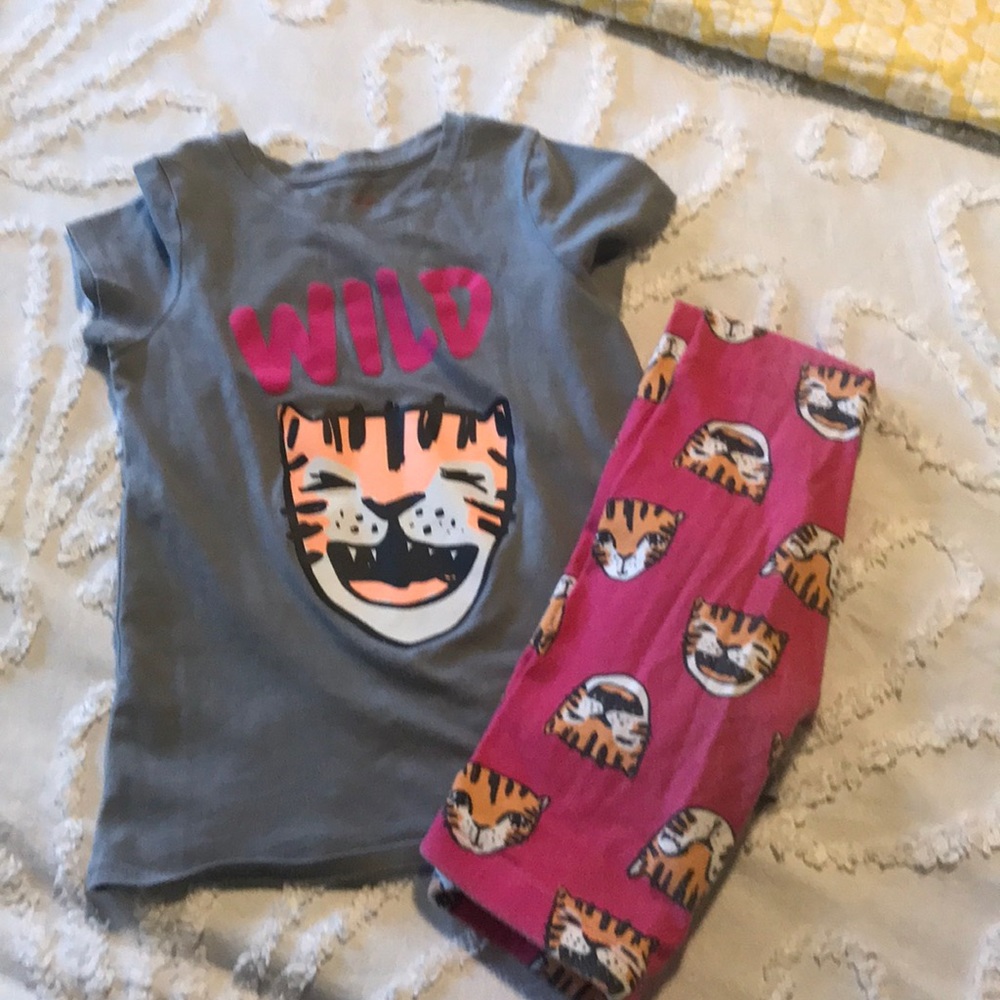 Cute outfit with tigers on it